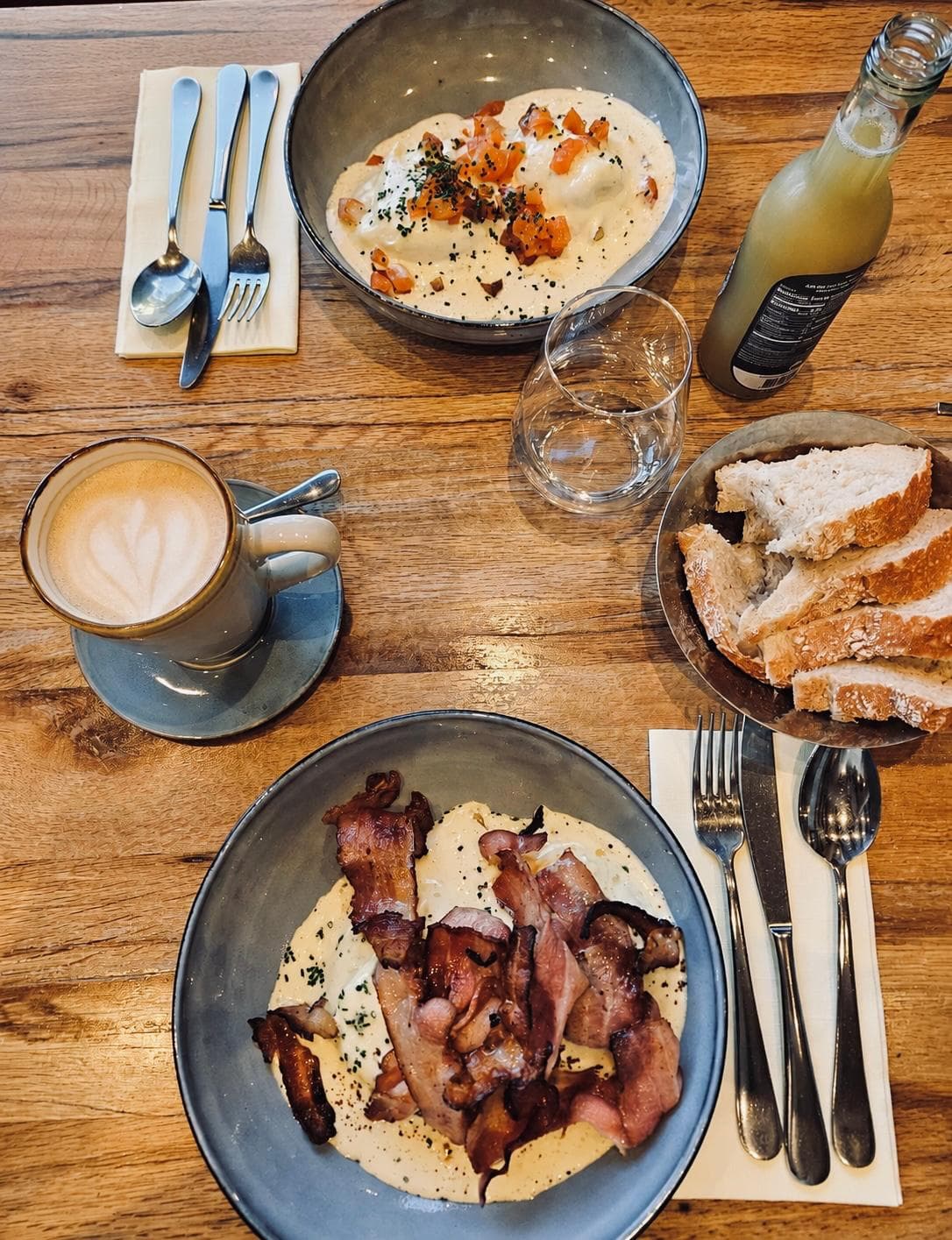Brunch & coffee shop